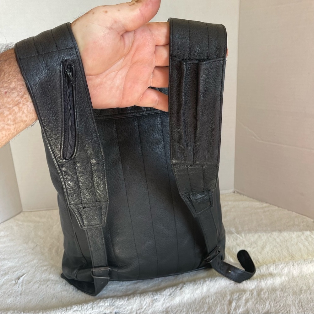 Stylish Black Leather Medium Backpack - Picture 4 of 16